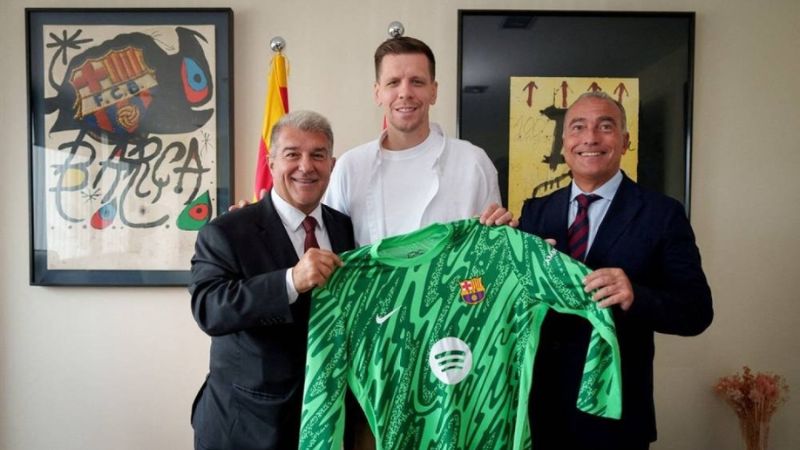 Wojciech Szczesny thủ môn vừa giải nghệ tái xuất sân cỏ cùng Barcelona